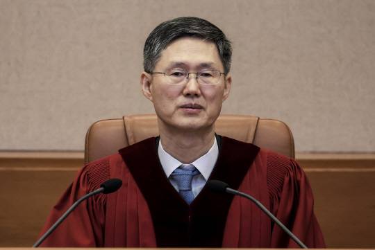 ‘문형배 살인 예고글’ 유튜버 압수수색…‘尹 탄핵 각하’ 주장해 와
