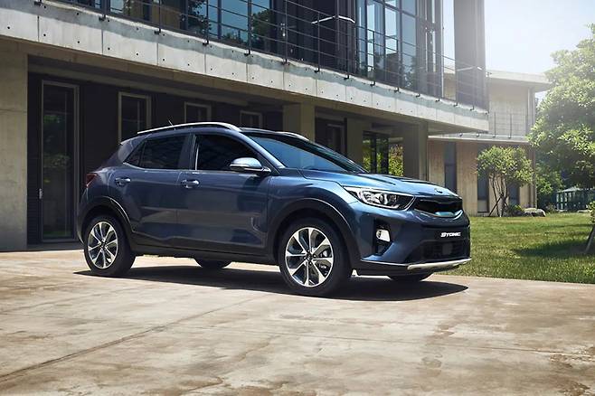 기아 현행 스토닉