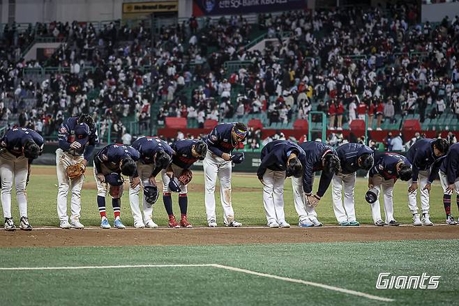 롯데 자이언츠가 28일 부산 사직야구장에서 열린 2025 신한 SOL Bank KBO리그 KT 위즈와의 팀 간 1차전에서 0-2로 지면서 3연패에 빠졌다. 사진 롯데 자이언츠