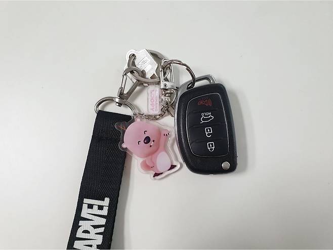 '키링' 끼울 때 '이것' 이용해 보세요. 키링 끼우다 손톱 부러질 일 절대 없어요. | 선데이라이프