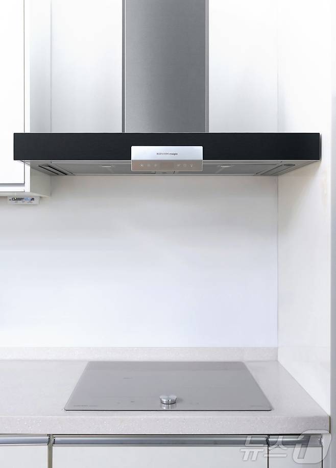 에어후드와 인덕션 제품 이미지 (경동나비엔 제공)