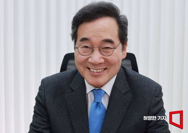 이낙연 전 국무총리가 3월 28일 오후 서울 중구 충무로 아시아경제 AK라디오 스튜디오에서 인터뷰를 하고 있다. 허영한 기자