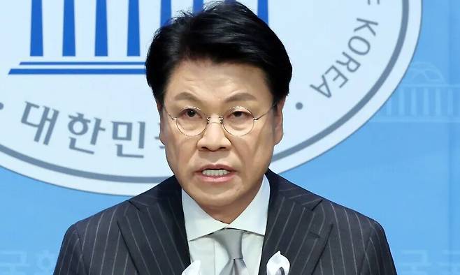 장제원 전 국민의힘 의원이 2023년 12월12일 국회 소통관에서 22대 총선 불출마 선언을 하고 있다. 연합뉴스