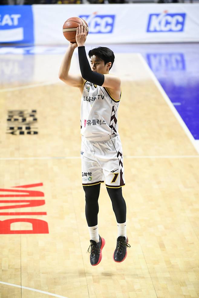 유기상이 3점슛을 던지고 있다.&nbsp; &nbsp; &nbsp;사진=KBL 제공&nbsp;