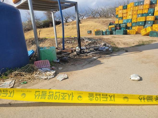 경북 의성 산불의 발화 지점인 안계면 양곡리 한 과수원에서 불법 소각한 흔적이 남아 있다. 여기서 난 산불이 안동시 일직면과 남후면을 거쳐 세계문화유산이 있는 풍천면 하화마을까지 접근한 것으로 추정된다. [사진 = 독자]