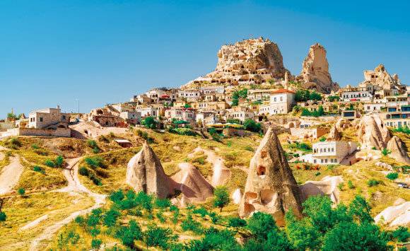 전 세계에서 유일무이한 풍광을 가진 카파도키아 괴레메 마을. GettyImages