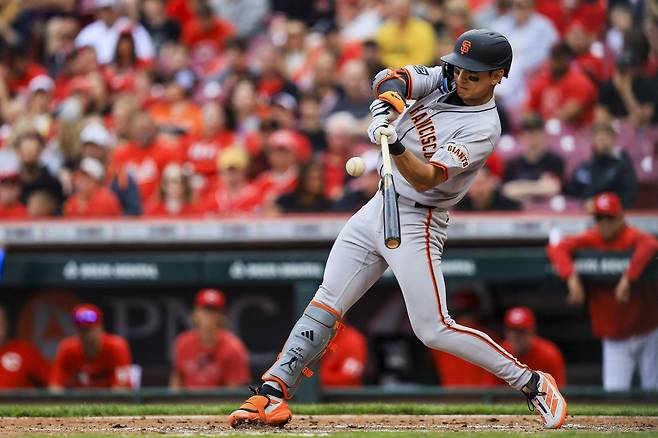 Mar 30, 2025; Cincinnati, Ohio, USA; San Francisco Giants outfielder Jung Hoo Lee (51) hits a RBI double in the sixth inning against the Cincinnati Reds at Great American Ball Park. Mandatory Credit: Katie Stratman-Imagn Images







<저작권자(c) 연합뉴스, 무단 전재-재배포, AI 학습 및 활용 금지>