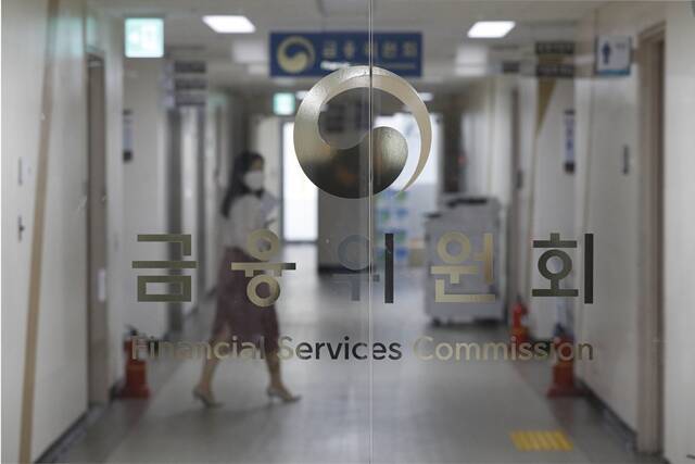 금융당국이 보험판매 수수료와 관련해 다음달 중 판매 수수료 개편안을 확정·발표할 계획이다. /뉴시스