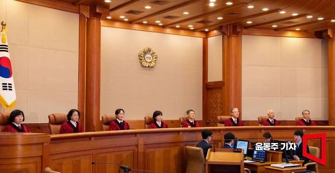 문형배 헌법재판소장 권한대행을 비롯한 헌법재판관들이 27일 서울 종로구 헌법재판소에서 열린 우원식 국회의장이 최상목 대통령 권한대행 부총리 겸 기획재정부 장관을 상대로 낸 마은혁 후보자의 임명 보류 관련 권한쟁의심판 등 사건에 참석해 자리하고 있다. 2025.02.27 윤동주 기자