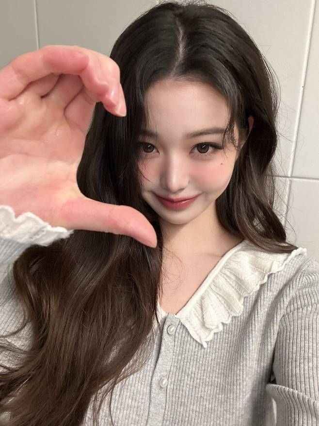 20250331_165806.jpg 월요일이 빨라지는 아이브 장원영 마법 셀카