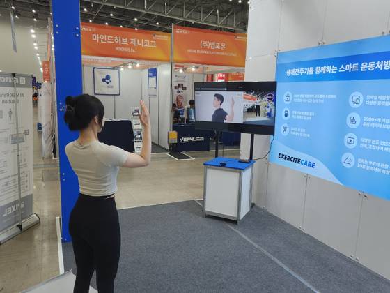 A visitor at KIMES Busan 2024, Korea’s largest medical and hospital equipment tradeshow, tries out iPixel’s Exercite Care platform in October 2024. [IPIXEL]