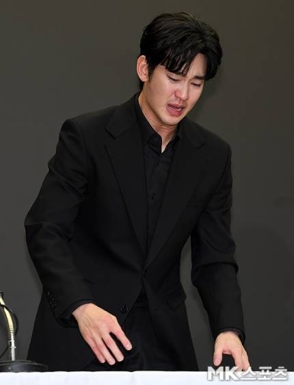 김수현은  고(故) 김새론 유족 측을 향해 120억 원 상당의 손해배상 소송과 형사고소를 동시에 제기했다.사진=천정환 기자