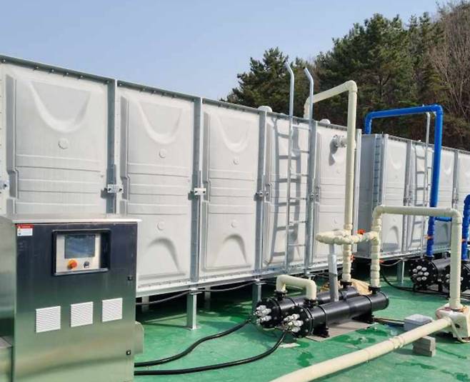 UV로 심층수를 필터링하는 설비 전경/사진=코리오이스