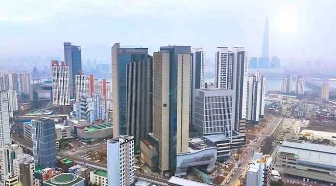 [서울=뉴시스] KT에스테이트가 내달 입주를 시작하는 리마크빌 구의역 이스트폴 전경. 임대주택으로서는 처음으로 한강조망을 강점으로 내세웠다. 2025.03.28. (사진=KT에스테이트 제공) photo@newsis.com  *재판매 및 DB 금지