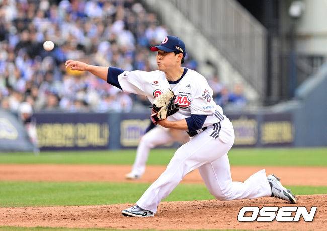 [OSEN=잠실, 지형준 기자] 30일 오후 서울 잠실야구장에서 2025 신한 SOL Bank KBO리그 두산 베어스와 삼성 라이온즈의 경기가 열렸다.이날 두산은 최원준, 삼성은 레예스를 선발로 내세웠다.7회초 두산 최원준이 역투하고 있다. 2025.03.30 / jpnews@osen.co.kr