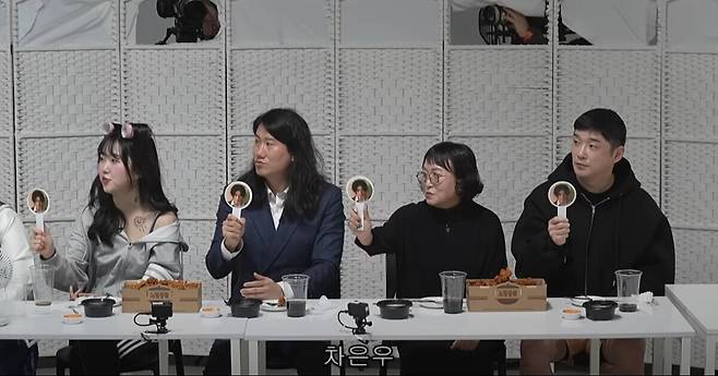 차은우의 '웃으면 안 되는 생일파티'. 유튜브 '유병재' 캡처