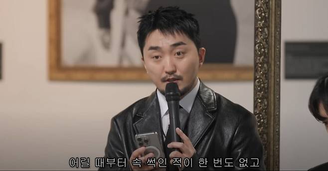 차은우의 '웃으면 안 되는 생일파티'. 유튜브 '유병재' 캡처