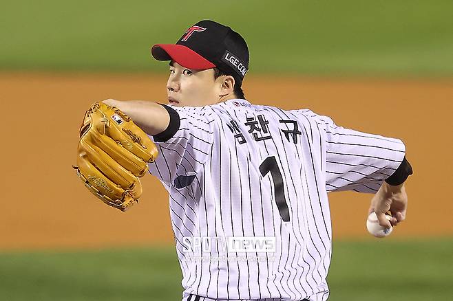 ▲ 임찬규의 패스트볼은 대개 140km대 초반이지만, 체인지업과 커브를 활용해 이 패스트볼의 시각적 효과를 극대화한다. ⓒ곽혜미 기자