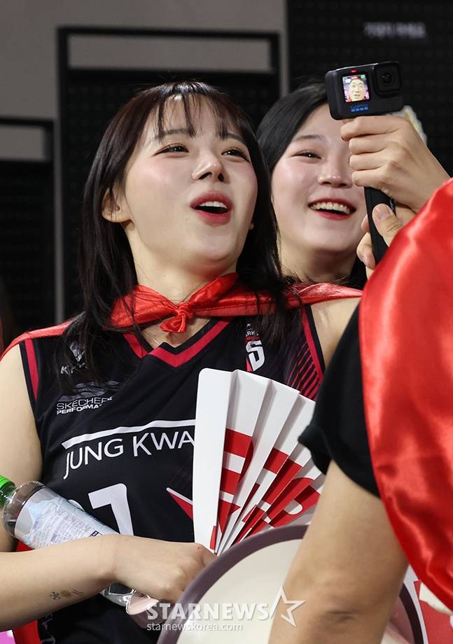 [포토] 하지원 '이건 찍어야 해'