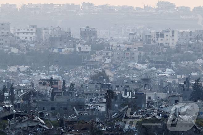 20일(현지시간) 이스라엘 군의 공격을 받아 폐허로 변한 팔레스타인 가자 지구의 모습이 보인다. 2025.03.21 ⓒ 로이터=뉴스1 ⓒ News1 우동명 기자