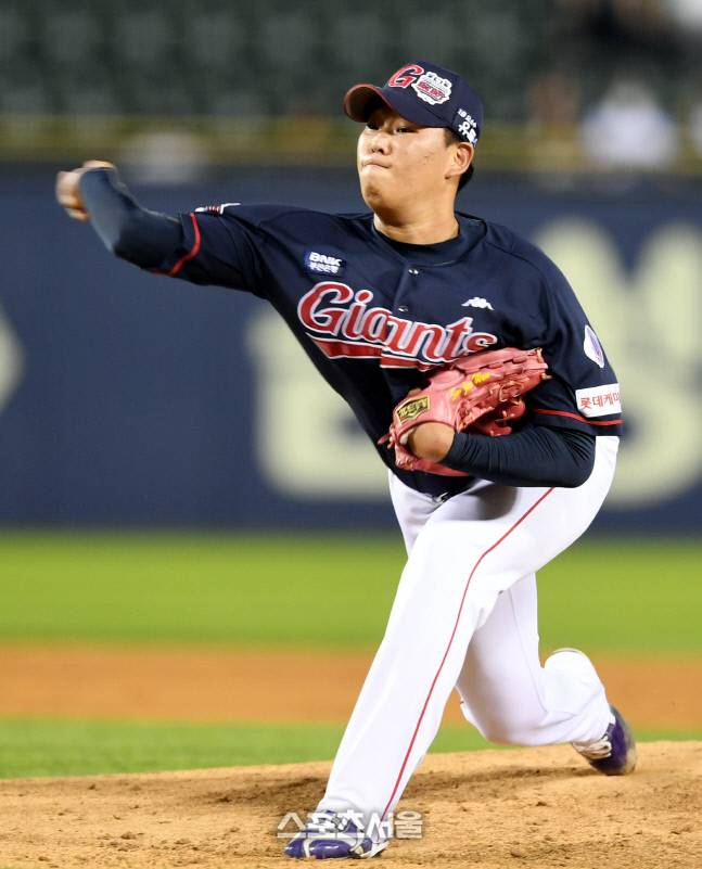 전 롯데 투수 서준원의 투구하는 모습. 사진 | 스포츠서울 DB