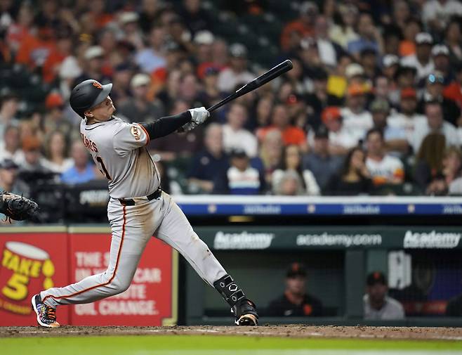 윌머 플로레스가 6회초 좌월 3점홈런을 날리고 있다. AP연합뉴스