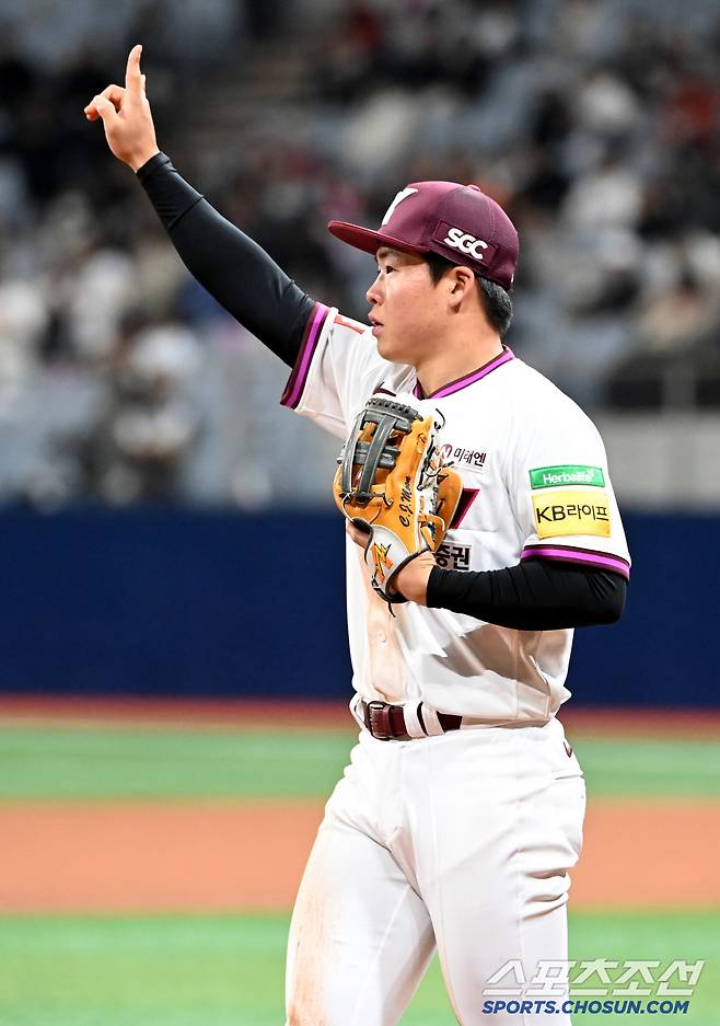 18일 고척스카이돔에서 열린 롯데와 키움의 시범경기, 키움 3루수 여동욱. 고척=허상욱 기자wook@sportschosun.com/2025.03.18/