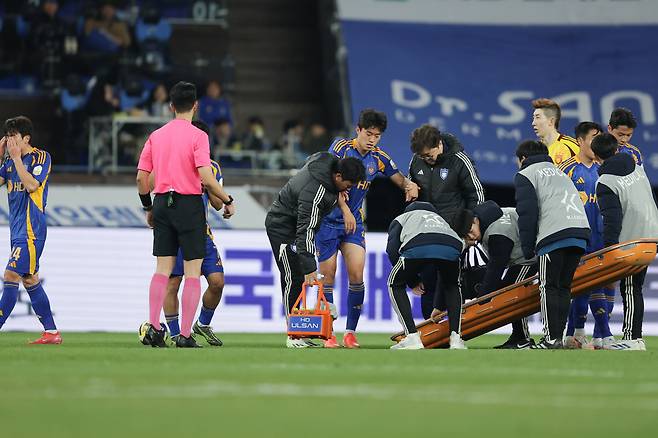 울산문수축구경기장/ K리그1/ 울산HDFC vs 대전하나시티즌/ 울산 서명관 부상/ 사진 김정수