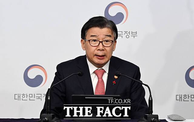 국민권익위원회(권익위)는 1일 공익사업으로 이주하게 된 세입자에게 거주 요건을 만족한 경우 주거이전비를 지급해야 한다고 한국토지주택공사(LH)에 권고했다. /임영무 기자