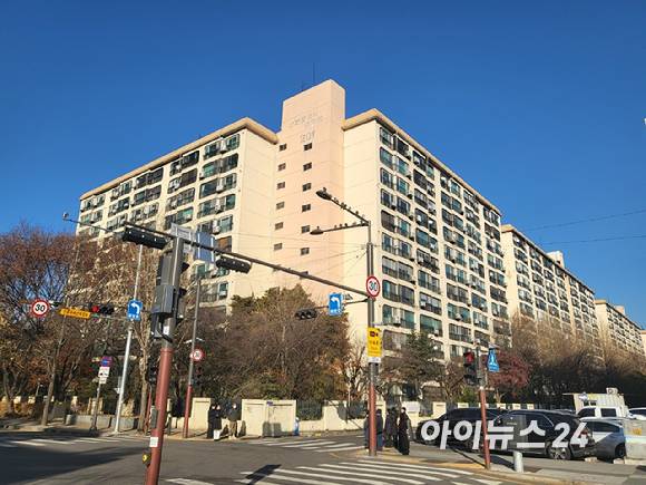 18일 서울 서초구 잠원동 신반포4차 전경.