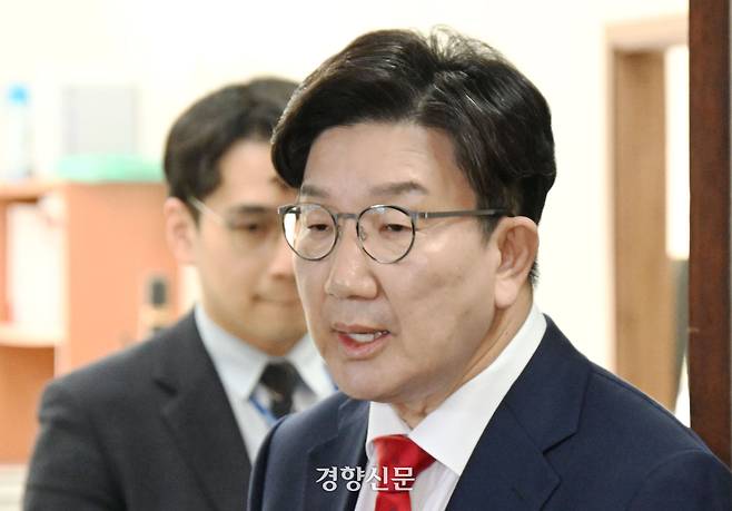 권성동 국민의힘 원내대표가 1일 국회에서 헌법재판소 윤석열 대통령 탄핵선고 기일 지정과 관련해 입장을 밝히고 있다. 박민규 선임기자