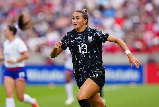 Korea's Casey Phair runs during a friendly with the U.S. women's national team at Dick's Sporting Goods Park in Colorado on June 1, 2024. [REUTERS/YONHAP]