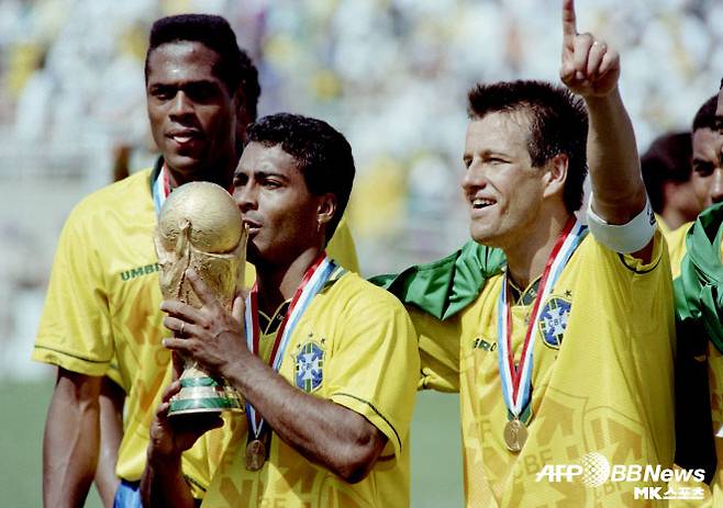 1994 미국 월드컵에서 브라질의 우승을 이끌었던 브라질 축구의 전설 호마리우(사진 가운데). 사진=AFPBBNews=News1