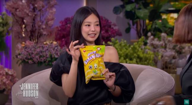 제니퍼 허드슨 쇼에 출연한 제니가 바나나킥을 소개하고 있다./사진출처=제니퍼 허드슨 쇼 캡쳐