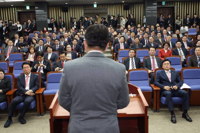 ▲국민의힘 권성동 원내대표가 지난 20일 서울 여의도 국회에서 열린 의원총회에서 발언하고 있다. ⓒ연합뉴스