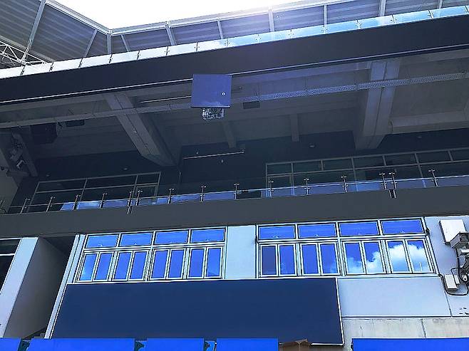 ▲ 대구 삼성 라이온즈파크에 설치된 트랙맨 시스템. KBO는 올해 리그 구속 공식 플랫폼으로 트랙맨과 계약하고 전광판 및 중계방송사 구속을 일원화했다. ⓒ 삼성 라이온즈