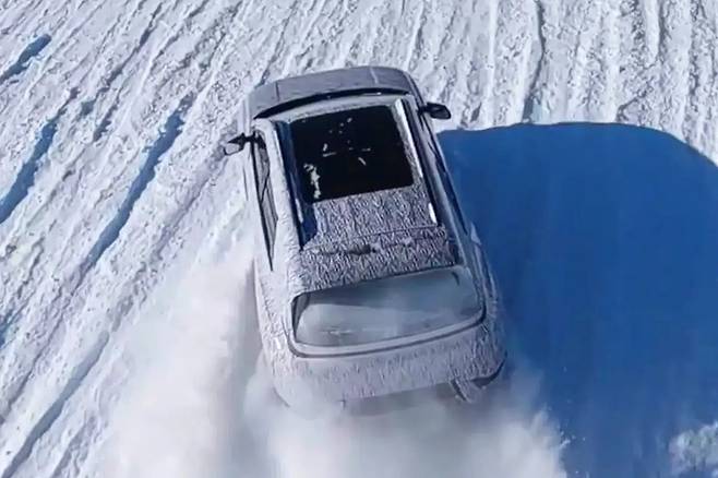 현대차 새로운 전기 SUV 티저