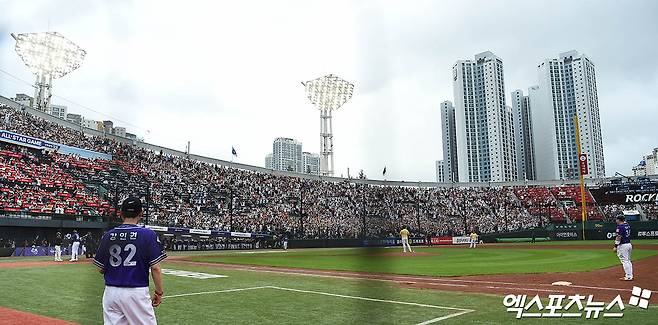 프로야구 롯데 자이언츠가 올해 총 4차례 홈 구장인 사직야구장 안전 점검을 실시, 문제가 발견되지 않았다고 밝혔다. 사진 엑스포츠뉴스 DB