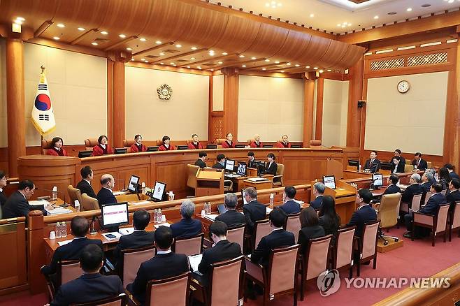 탄핵심판 8차 변론 (서울=연합뉴스) 지난 2월 13일 서울 종로구 헌법재판소 대심판정에서 윤석열 대통령 탄핵심판 8차 변론이 열리고 있다. 2025.2.13 [사진공동취재단] photo@yna.co.kr