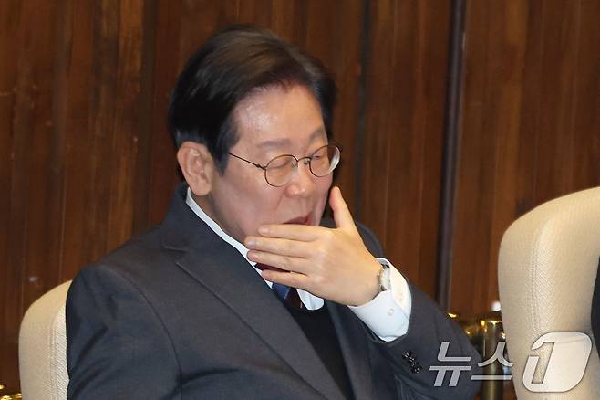 이재명 더불어민주당 대표가 2일 오후 서울 여의도 국회에서 열린 본회의에 참석해 있다. 2025.4.2/뉴스1 ⓒ News1 이광호 기자