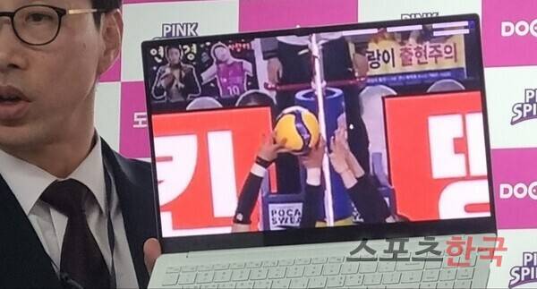 이고은의 오버넷 판정에 대해 설명하는 김세진 경기운영본부장. ⓒ스포츠한국 김성수 기자