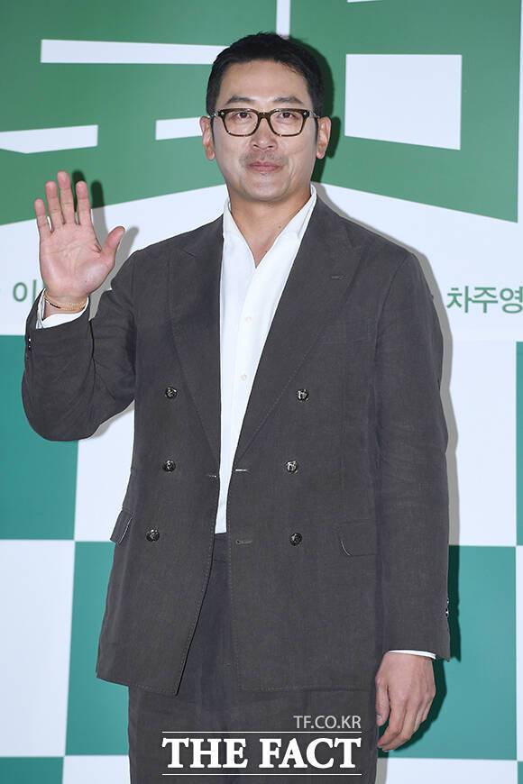 감독 겸 배우 하정우가 '로비'로 관객들과 만날 준비를 마쳤다. /장윤석 기자