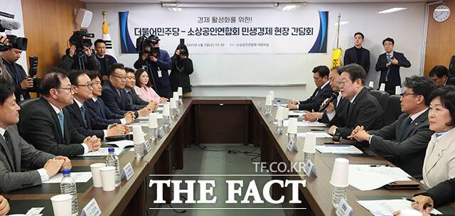 발언하는 이재명 대표(오른쪽).