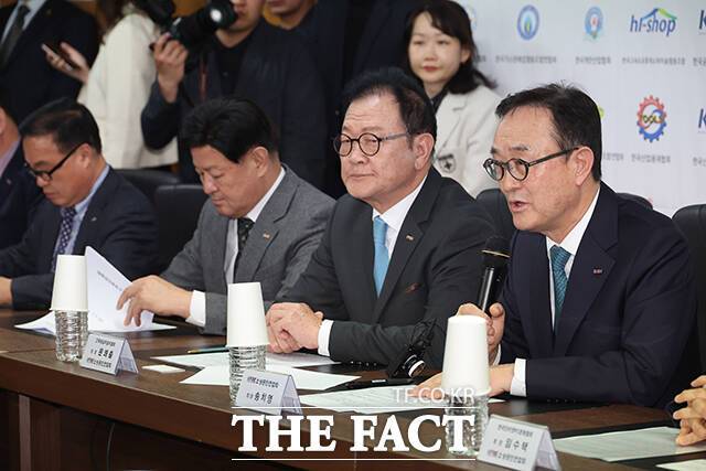 발언하는 송치영 소상공인연합회장.