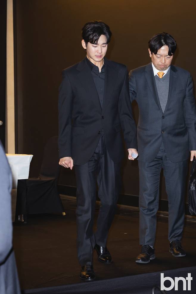 김수현, 美 CNN까지 보도… 디즈니+ 위약금 촉각 (사진: 김치윤 기자)