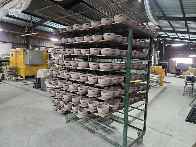 지난달 17일 충남 보령시에 위치한 다이소 뚝배기 제조업체 보령세라믹 공장 모습. 박지영 기자