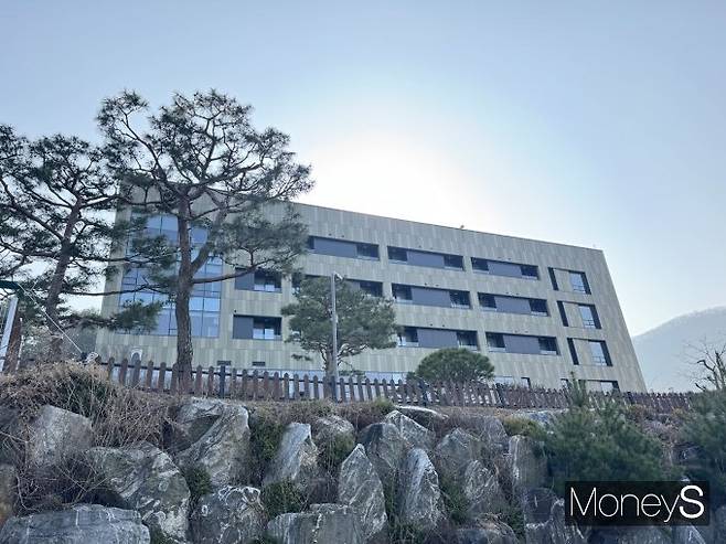 GS칼텍스 청평 체육관 측면 전경. 체육관 내부 역시 쾌적한 환경인 것으로 알려졌다. /사진=정연 기자