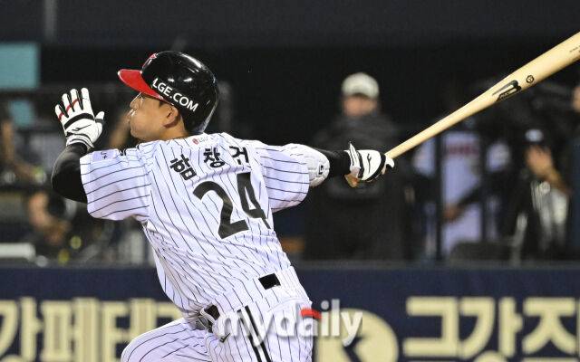 2024년 9월 11일 서울 잠실구장에서 '2024 신한 SOL Bank KBO리그, 키움 히어로즈와 LG 트윈스의 경기가 열렸다. LG 함창건이 타격하고 있다./마이데일리