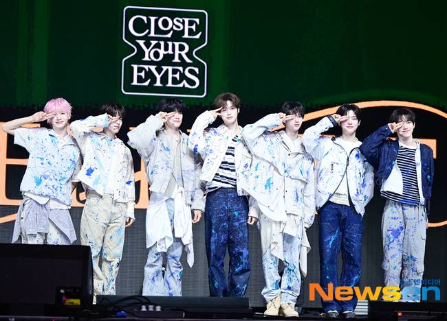 클로즈 유어 아이즈