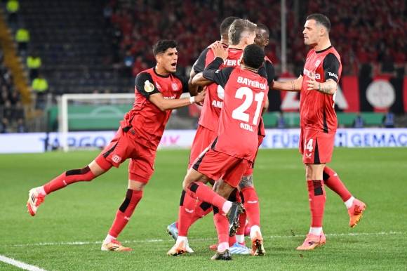 환호하는 빌레펠트 선수들. 빌레펠트 신화 뉴시스